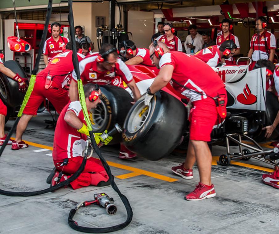 Formula 1 Tire Changing