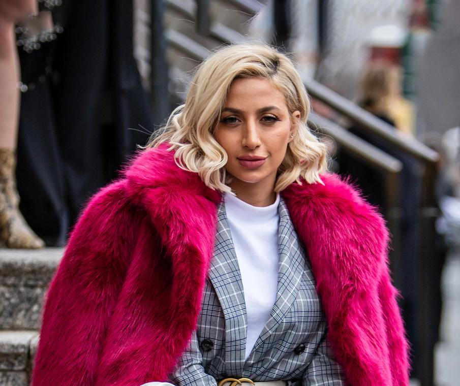 Model Roz Crib Tour 3