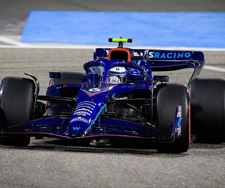 Get Close to the F1 Williams Racing Car!