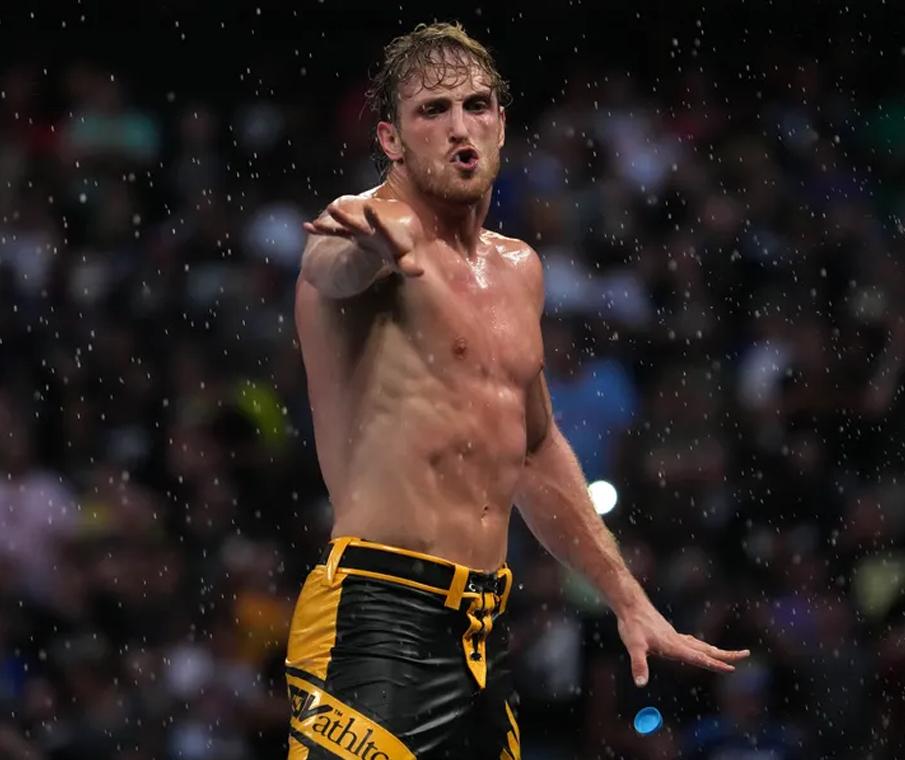 Logan Paul vs Roman Reigns