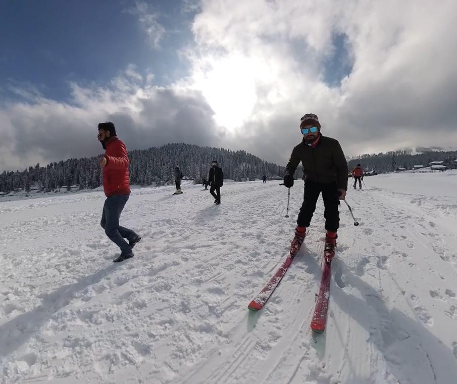 Skiing in Gulmarg