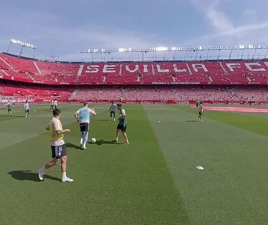 Sanchez Pizjuan warm up