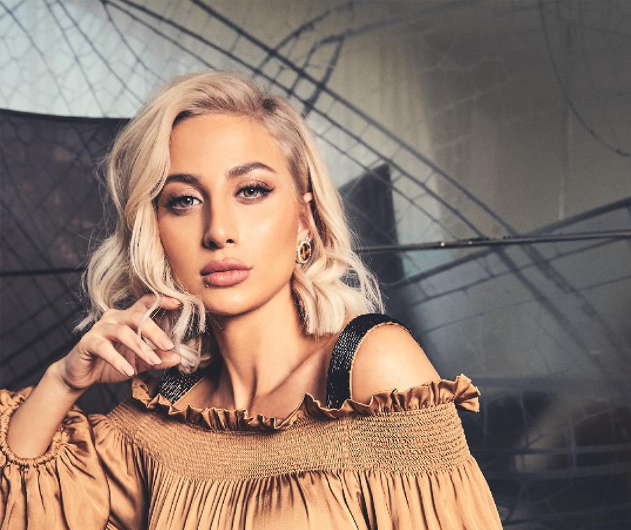 Model Roz Crib Tour 1